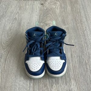 Nike Unisex shoe. Blue/mint